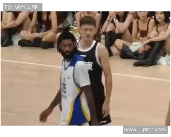 周鹏的篮球传奇之路：从青涩少年到赛场巨星的成长历程与心路历程